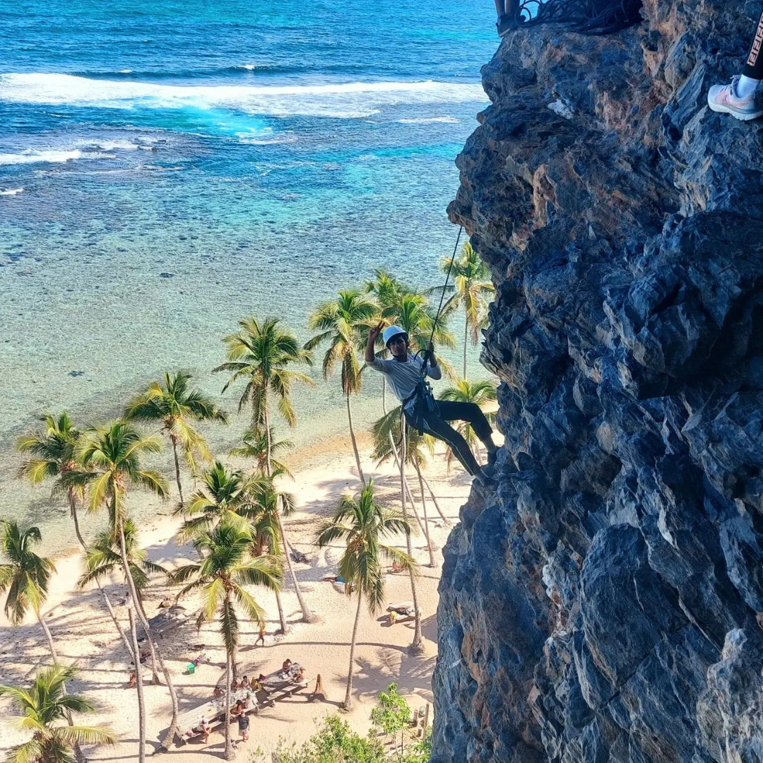 Activité d'escalade et de via ferrata avec déjeuner à Playa Frontón