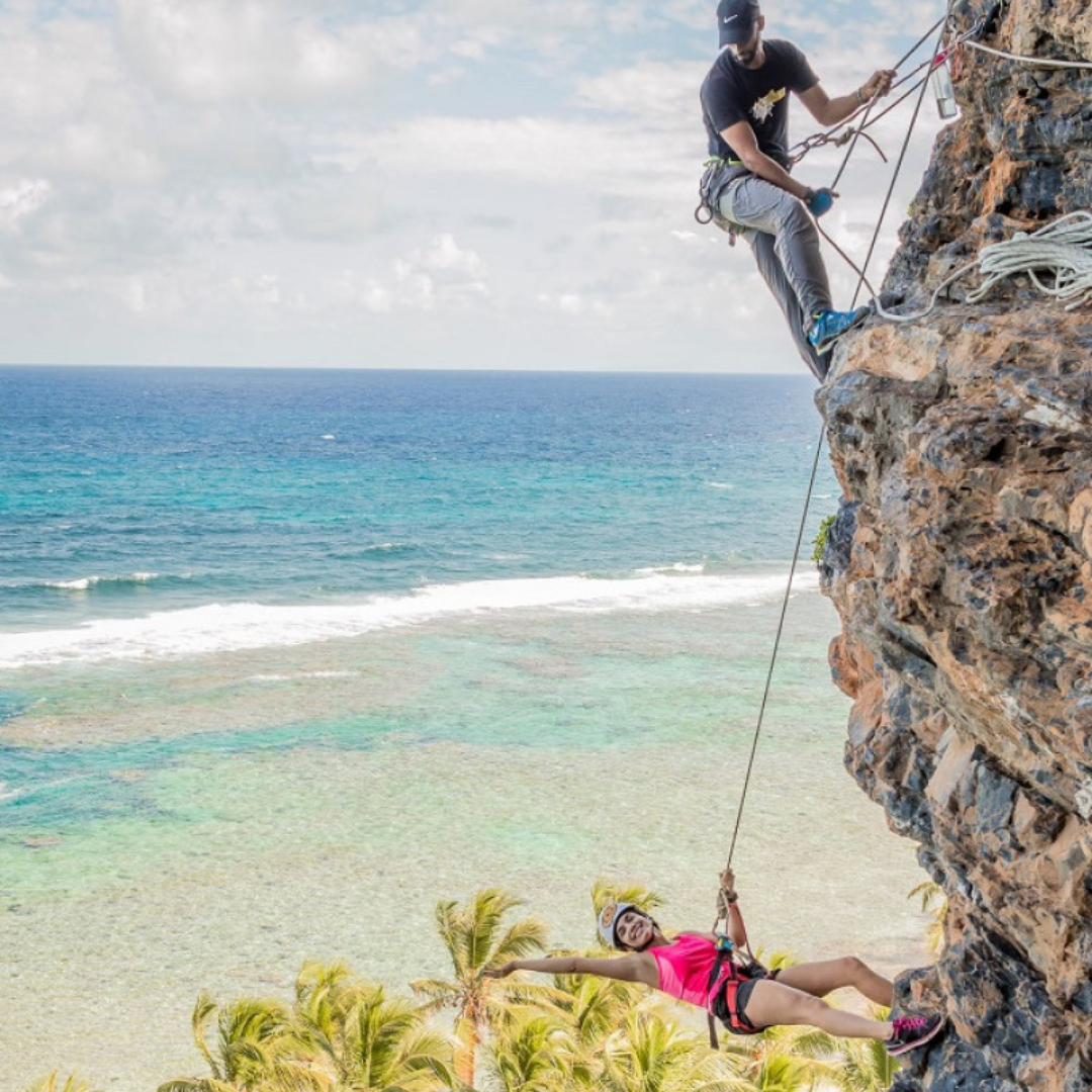 Expérience d'escalade à Playa Frontón - 1 nuit d'hôtel et repas inclus